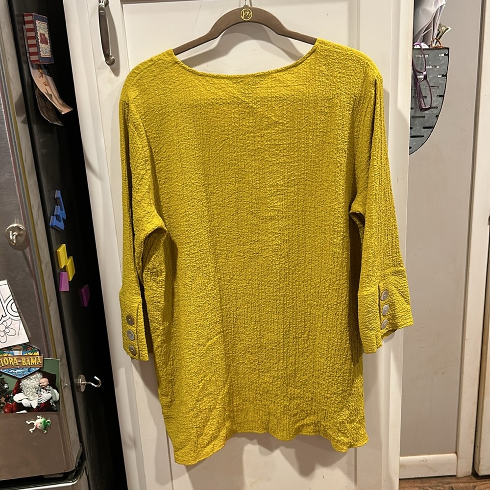 Ali Miles Lime Green Textured Button Accent Blouse